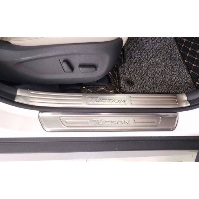 Ốp Bậc Cửa Xe Tucson 2016 đến 2020- Mẫu Inox
