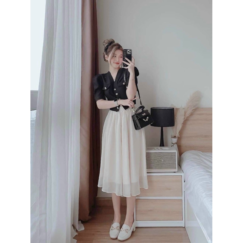 Set áo cổ tim tay phồng cài nút và chân váy xòe xinh xắn