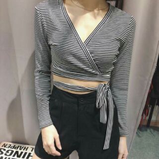 Áo đắp chéo ngực tay dài sọc đen