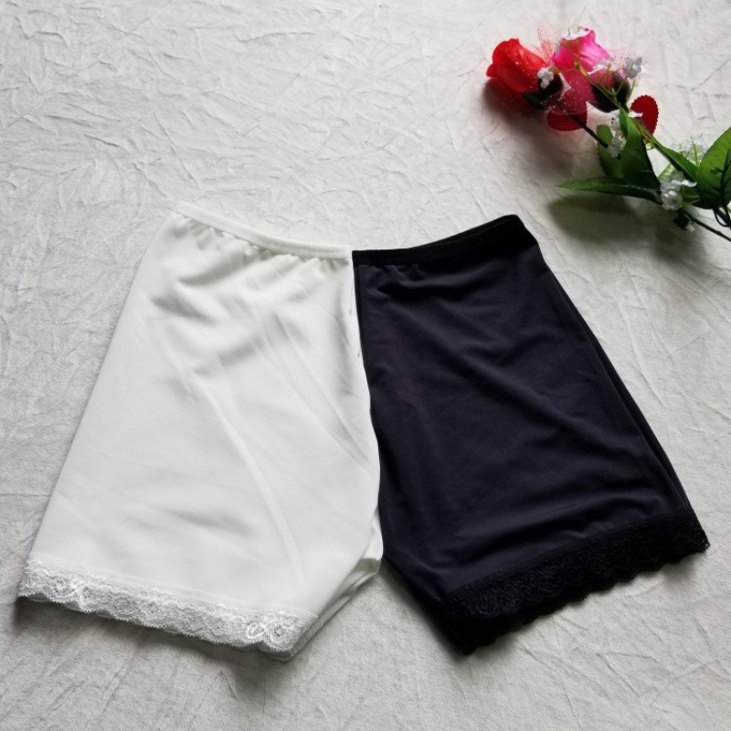Quần legging mặc trong váy viền ren kích cỡ lớn