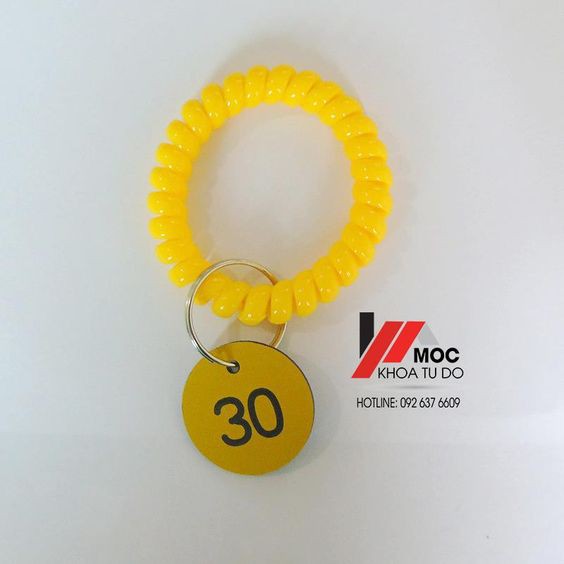 Móc khóa tủ locker ( màu vàng )
