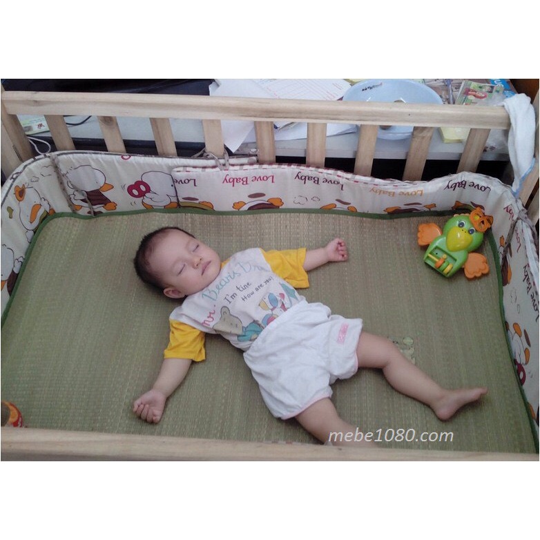 Chiếu cói trải giường, cũi chống mồ hôi lưng cho bé