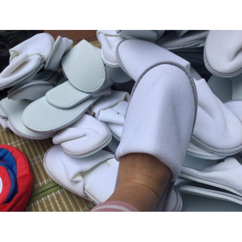 Combo dép đi trong nha ̀