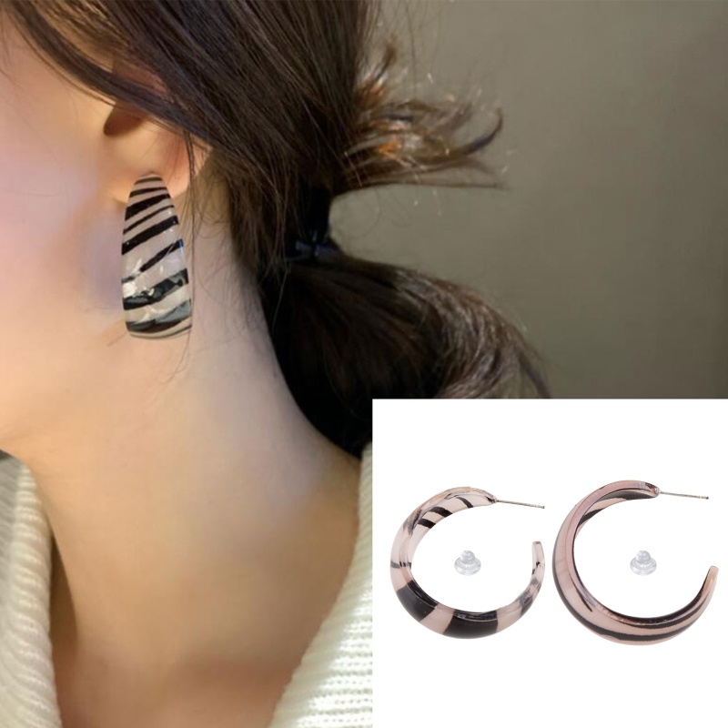 1 Đôi Bông Tai Hình Chữ C Họa Tiết Ngựa Vằn Thời Trang