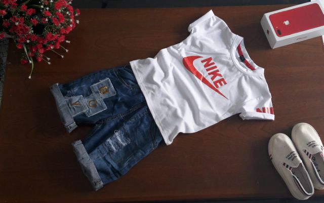 Áo thể thao Nike cho bé trai