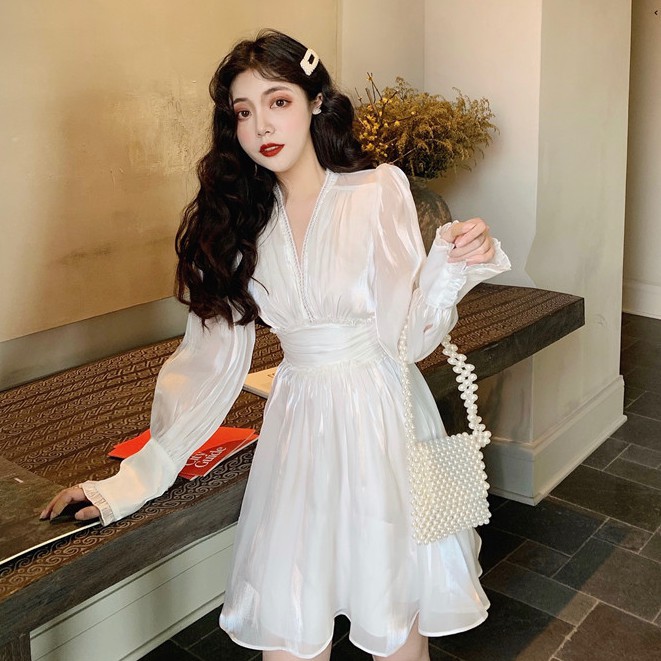 Đầm trắng mini dáng xòe tay dài Emilyshop