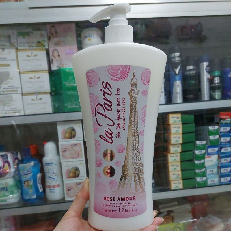 SỮA TẮM TINH DẦU HOA HỒNG LA PARIS ROSE AMOUR 1,2 LÍT GIÚP MỊN DA, TĂNG THÊM PHẦN QUYẾN RŨ