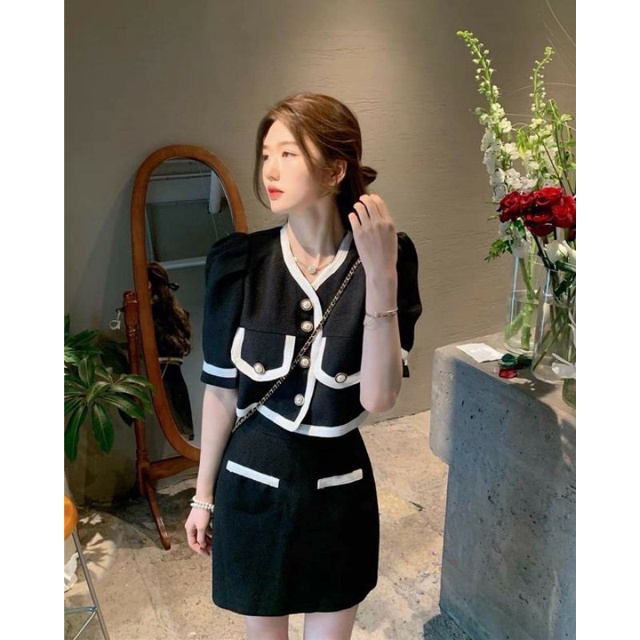 SET ÁO ĐEN VIỀN TRẮNG TAY VOAN + CHÂN VÁY