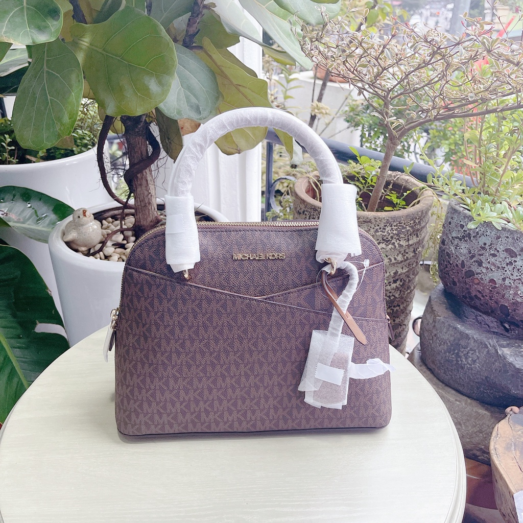 Túi hến Michael Kors 𝗝𝗲𝘁 𝗦𝗲𝘁 𝗧𝗿𝗮𝘃𝗲𝗹 𝗠𝗲𝗱𝗶𝘂𝗺 𝗦𝗮𝗳𝗳𝗶𝗮𝗻𝗼 𝗟𝗲𝗮𝘁𝗵𝗲𝗿 𝗗𝗼𝗺𝗲 𝗦𝗮𝘁𝗰𝗵𝗲𝗹