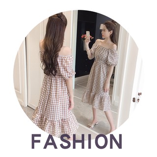 Váy kẻ caro trễ vai
