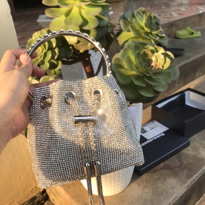 Túi giọ Wang đá miệng dây rút túi bucket đính đá quai xách