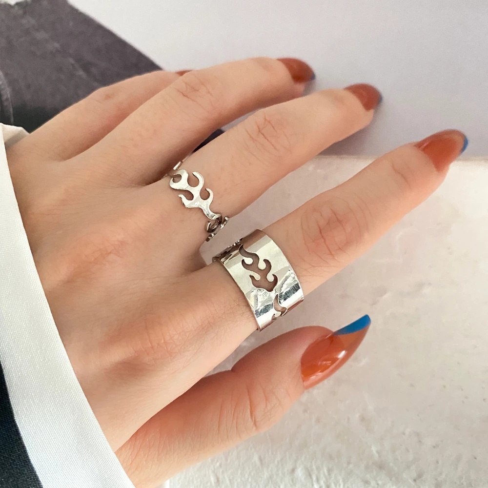 Set 2 nhẫn đeo tay kim loại tạo hình ngọn lửa thời trang cho nam nữ