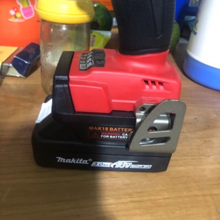 Đế chuyển pin makita- milwaukee