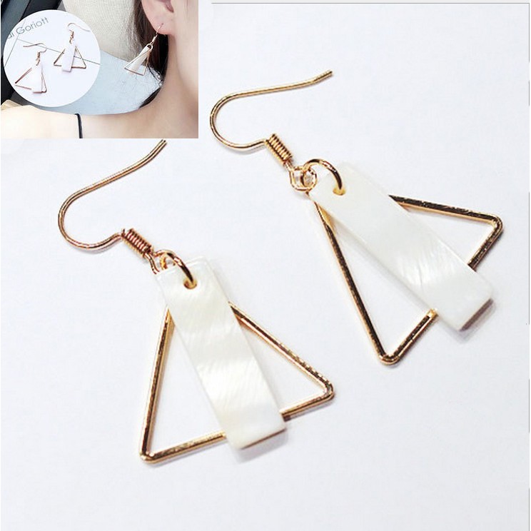 Bông tai tam giác phối vỏ ốc lấp lánh BT109