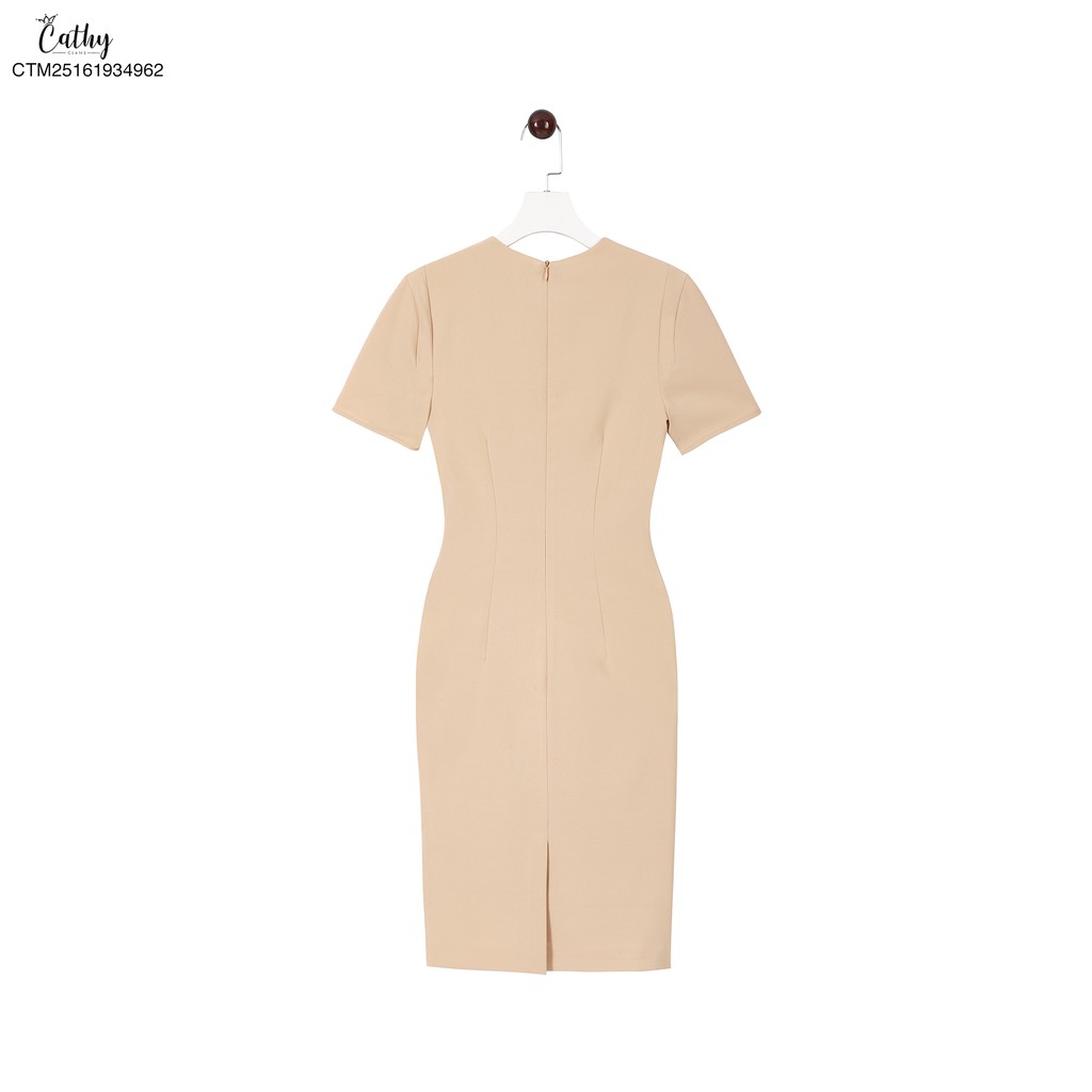 Đầm bút chì Cathy Clans cổ  phủ V nhọn - kem + cài áo | BigBuy360 - bigbuy360.vn