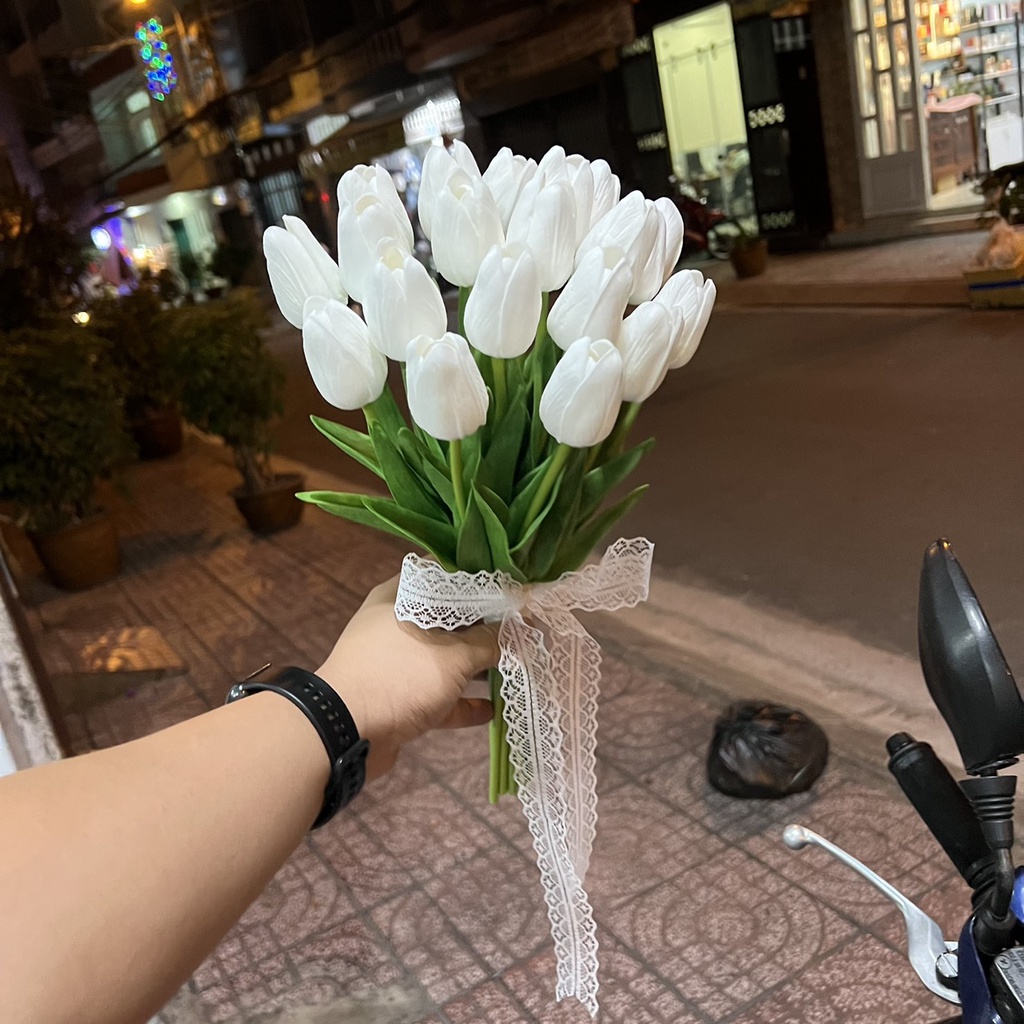 Hoa cầm tay tulip trắng bó sẵn, Hoa cầm tay cô dâu