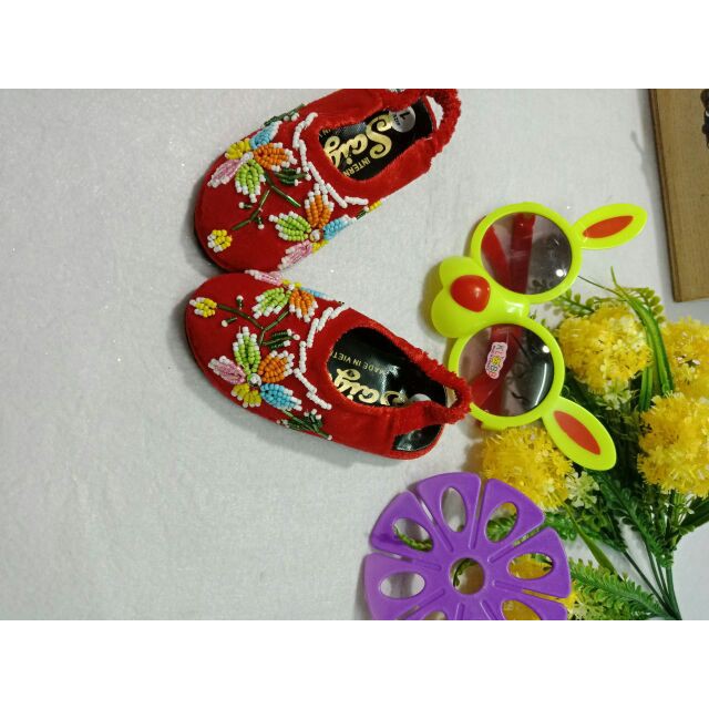 Đôi hài thêu quai hậu cho bé