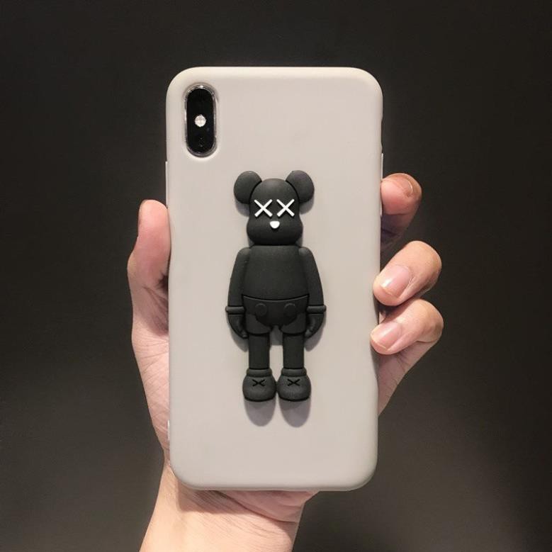 Ốp lưng iphon Hình Gấu Kaws Cá Tính 7 / 7 Plus / 8 / 8 Plus / X / Xs / Xr / Xs Max/ 11/ 11Pro/ 11ProMax tphcm