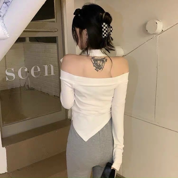 Áo thun gân tay dài trễ vai vải cotton vạt gấu chéo cá tính màu đen trắng Ladya Store