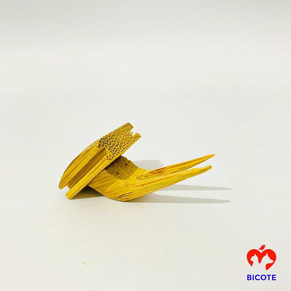 Xiên chuối hoa quả cho chim chất liệu tre bền đẹp giá rẻ BICOTE