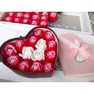 Hộp quà hình trái tim kèm hoa hồng sáp quà tặng valentine cao cấp