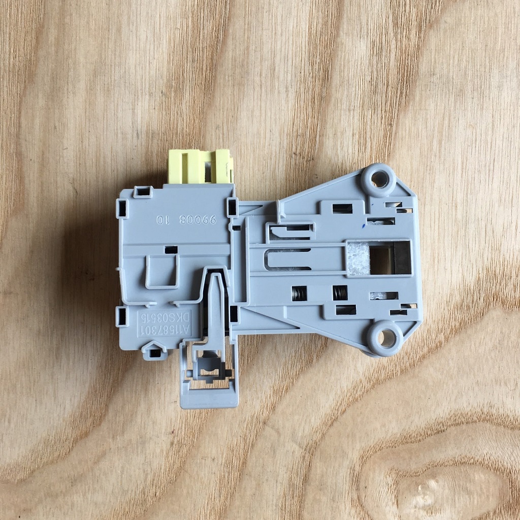 Công tắc cửa máy giặt Electrolux dẹt, vuông - khóa cửa máy giặt Electrolux ba chân