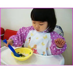 Áo yếm ăn dặm có tay chống thấm cho bé