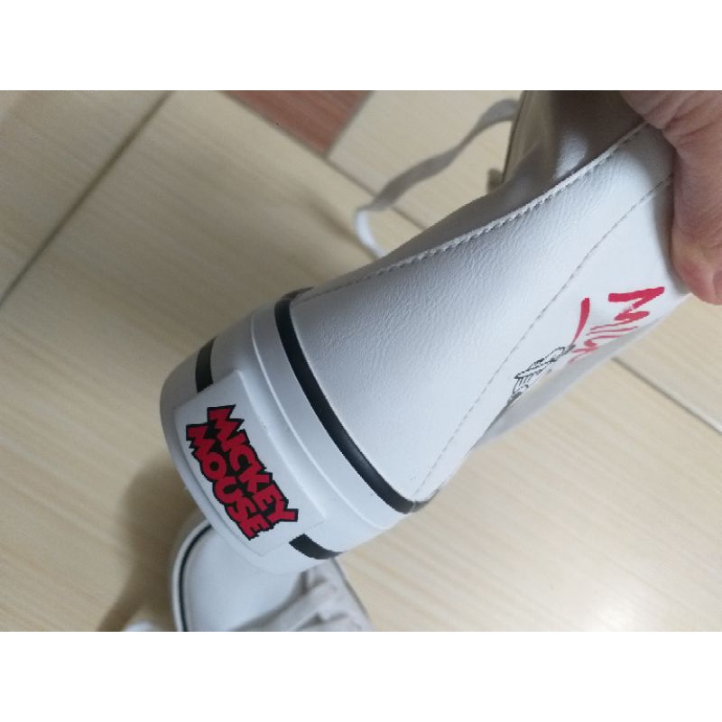Giày hiệu Disney Mickey Mouse mới nguyên tag size 36 thanh lý