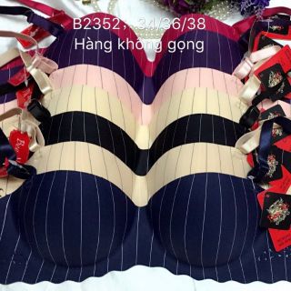 Áo su đúc bàn tay nâng ngực
