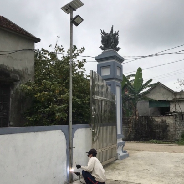 Đèn pha năng lượng mặt trời 200W, Trang trí sân vườn, Bảo hành 2 năm 30 ngày đổi mới, dùng 10 năm không tốn 1Đ tiền điện