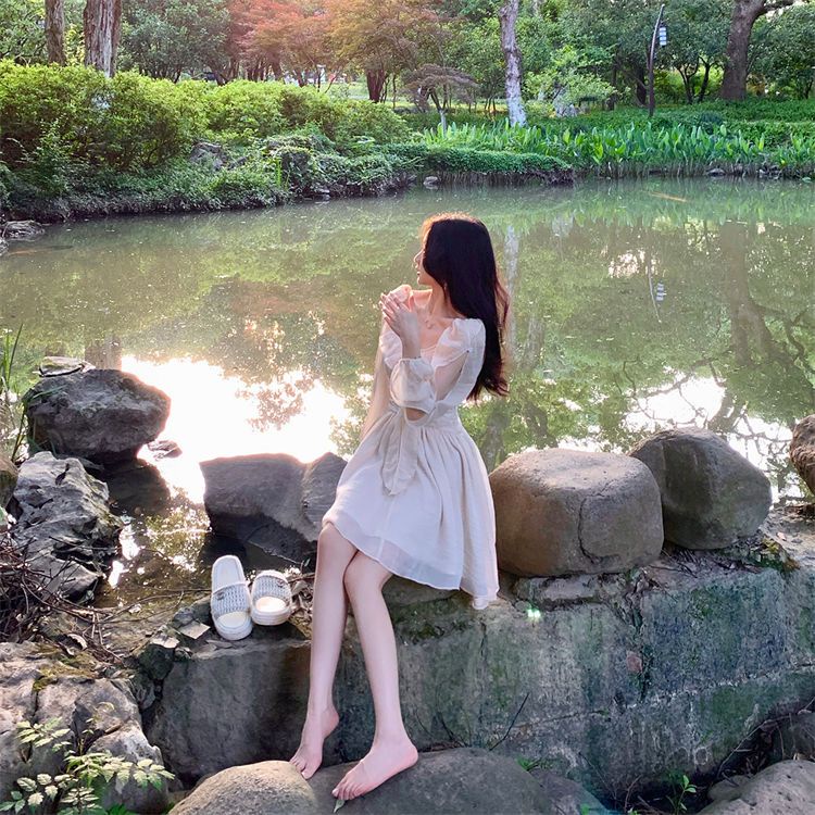 Bubble sleeve white chiffon French dress summer 2022 new temperament high-quality waist fairy gentle dress