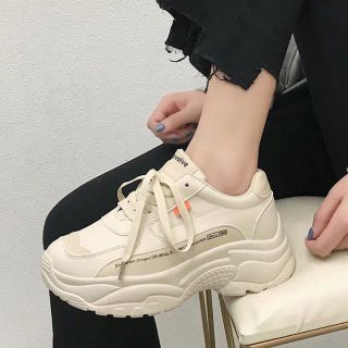 Giày thể thao nữ hot trend