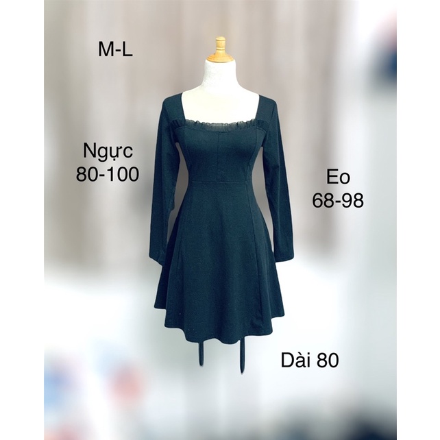 Đầm xoè cổ vuông