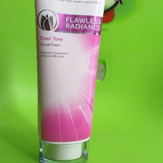 Sữa rữa mặt Pond's Flawless white