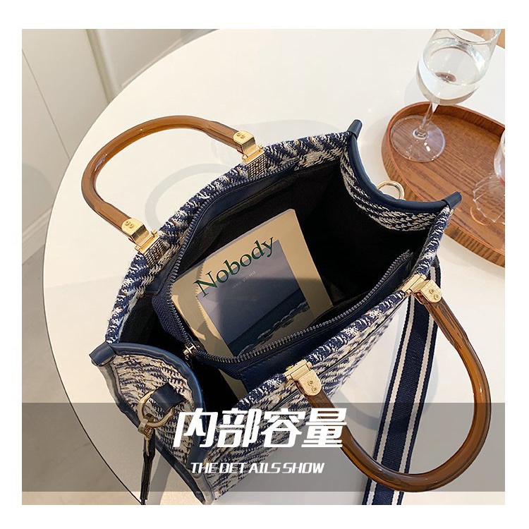 Túi xách messenger IELGY đeo 1 vai bản dây rộng in họa tiết bàn cờ cổ điển