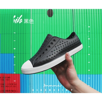giày native cho béFREESHIPgiày native cho bé họa đen mũi trắng SHINNATIVEđen tặng thêm 2 jibitz native