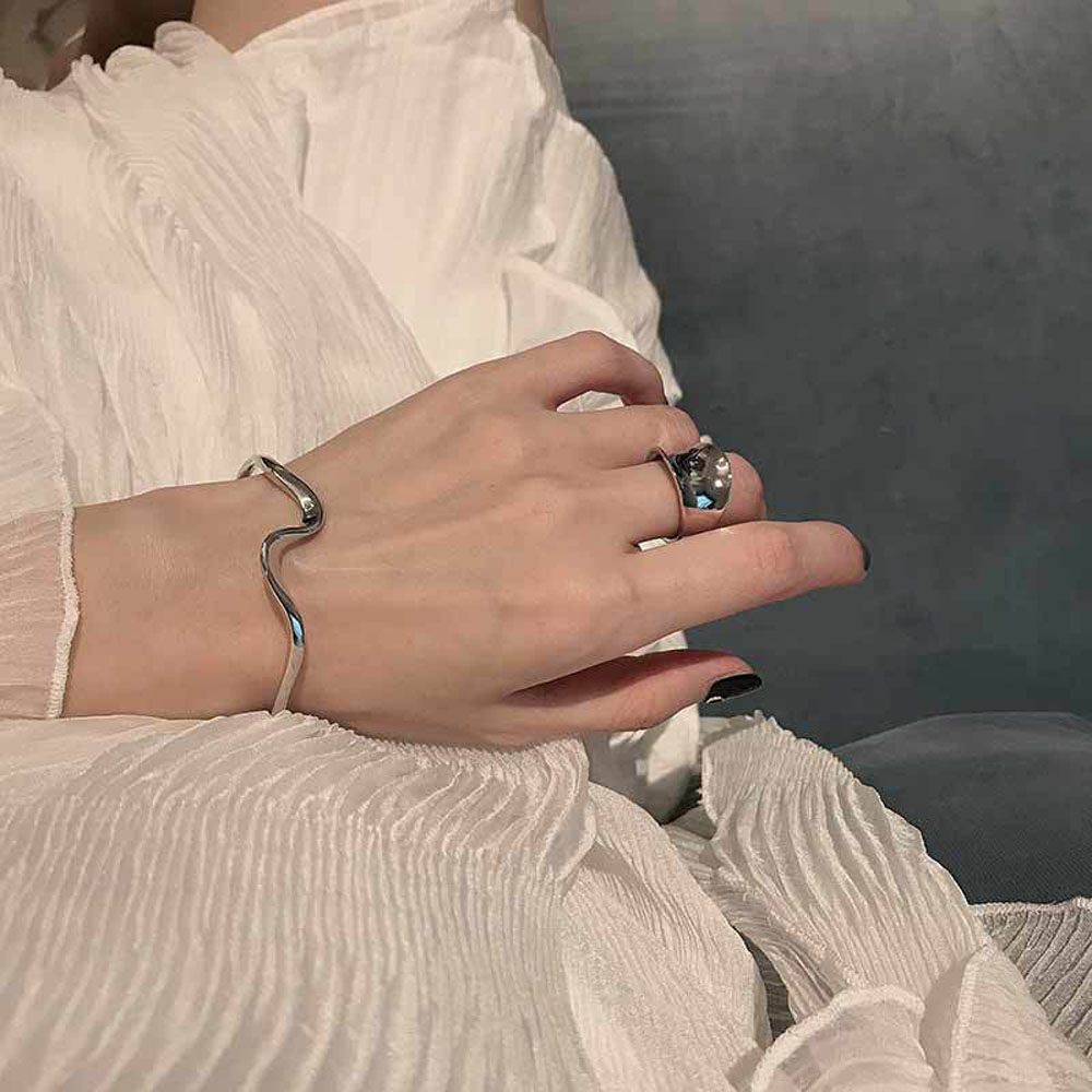 Vòng Tay Hở Họa Tiết Gợn Sóng Thời Trang