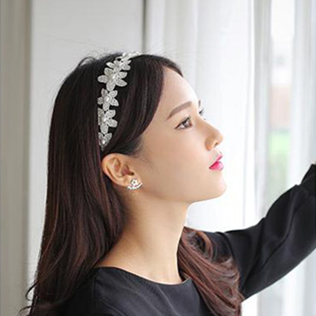 Hoa tai đính đá thời trang hiện đại
