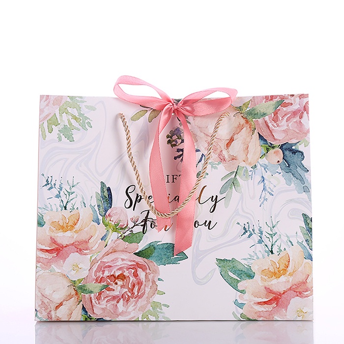 Túi giấy đựng quà họa tiết Hoa hình chữ nhật nằm kèm ruy băng xinh xắn