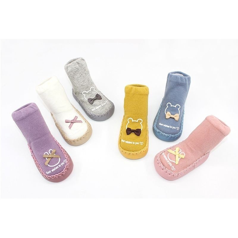 Giày liền tất cổ cao chống trượt họa tiết hoạt hình cho bé