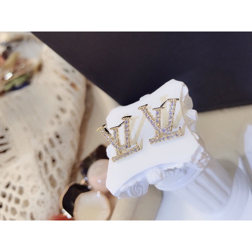 LOUIS VUITTON Khuyên Tai Tròn Bằng Thép Titan In Logo LV Thời Trang