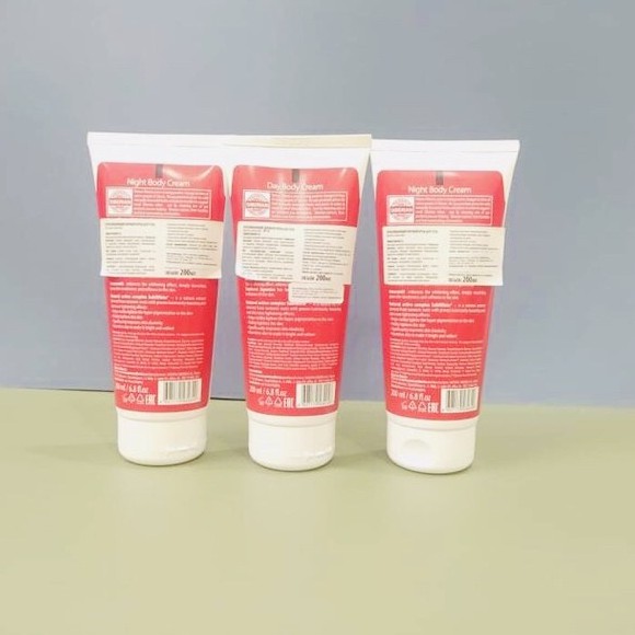 KEM DƯỠNG TRẮNG BODY CREAM NGÀY VÀ ĐÊM NATURA SIBERICA.