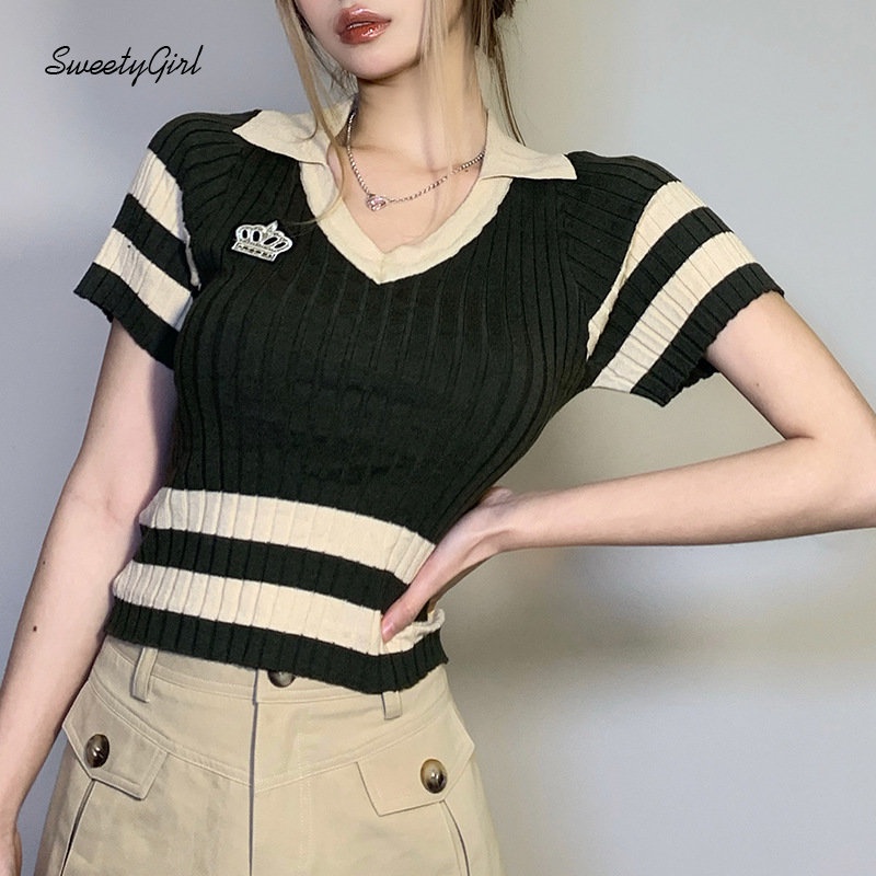 Áo Thun Tay Ngắn Cổ Chữ V Họa Tiết Kẻ Sọc Màu Xanh Lá Tương Phản Thời Trang 2022 Dành Cho Bạn Nữ