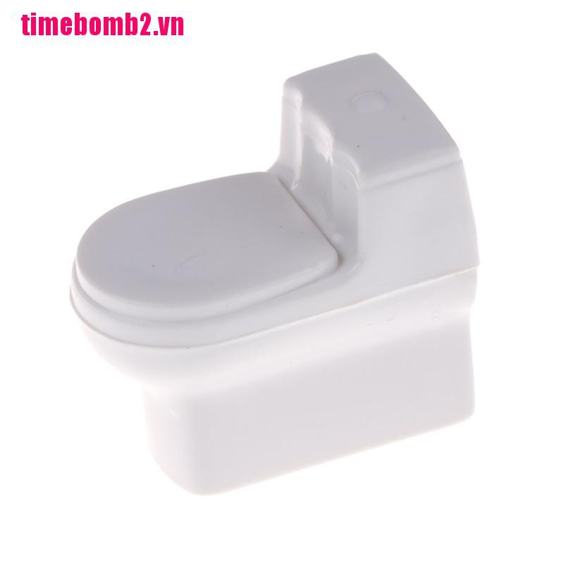 Mô hình toilet thu nhỏ dùng để trang trí nhà búp bê