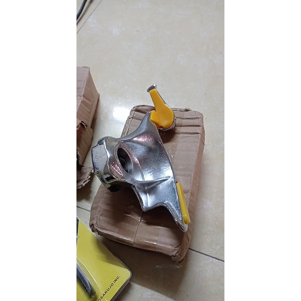 Mỏ Vịt Máy Ra Vào Lốp Phi 28