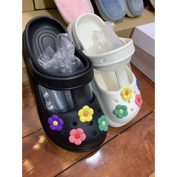 SỤC CROCS KÈM NHIỀU MẪU STICKER XINH SỈU- kèm ảnh shop tư chụp