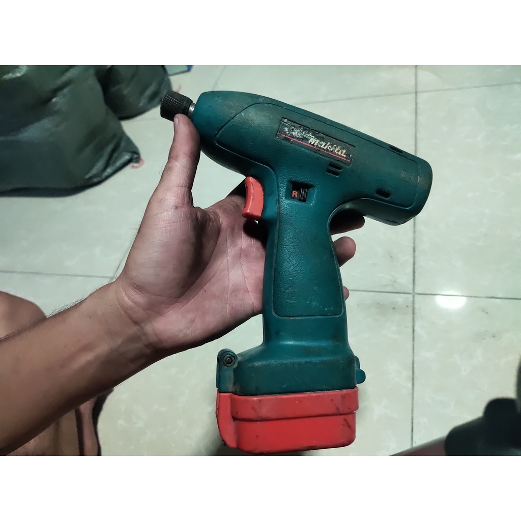 Máy bắn vít pin  9.6V / 12V nội địa Nhật Makita 6903VD