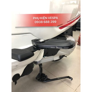 Gác chân vespa có nút bấm
