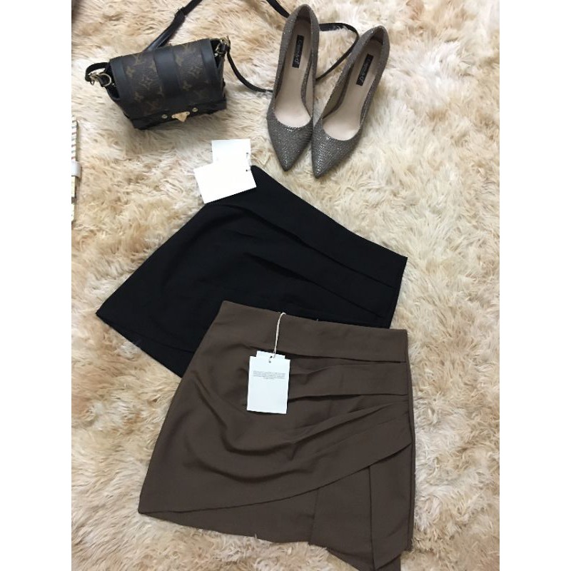 💥Chân Váy Ngắn A Cách Điệu Bên Hông Cực Sang Tà Lệch Hai Màu Đen - Nâu Tây Trẻ Trung Năng Động | BigBuy360 - bigbuy360.vn