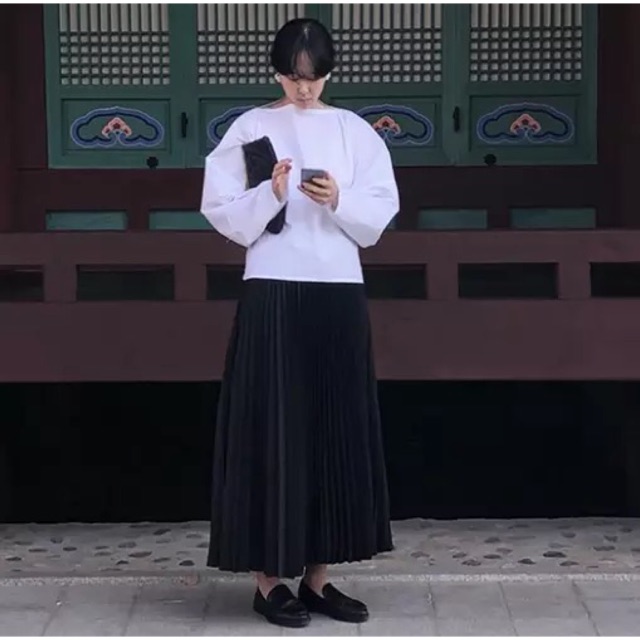 Set basic áo cổ thuyền + chân váy xếp ly dài